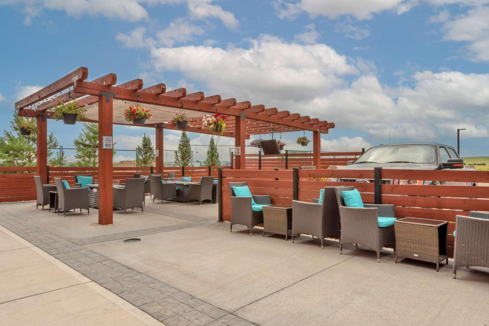 Best Western Premier Executive Residency Medicine Hat Exterior photo