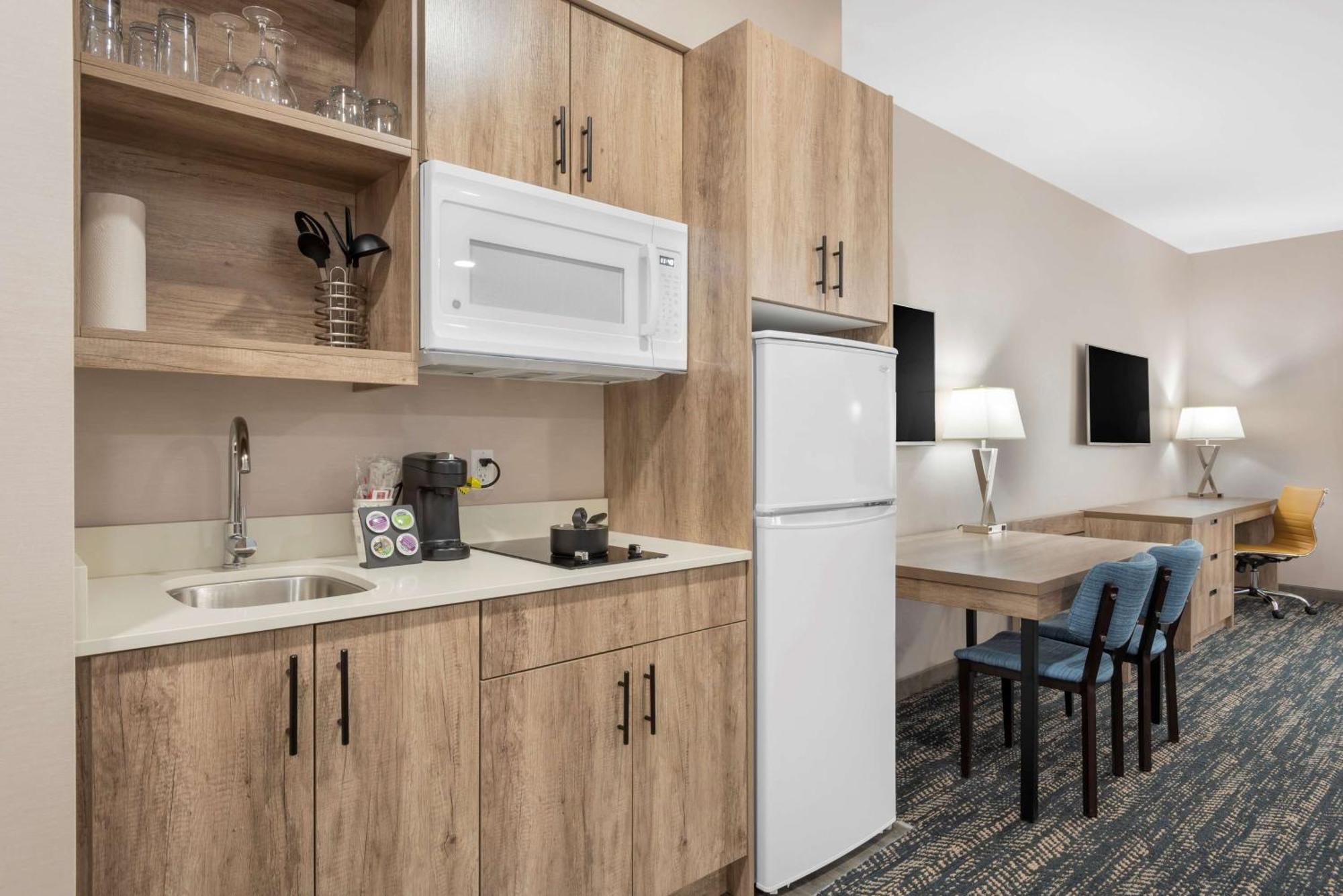 Best Western Premier Executive Residency Medicine Hat Exterior photo